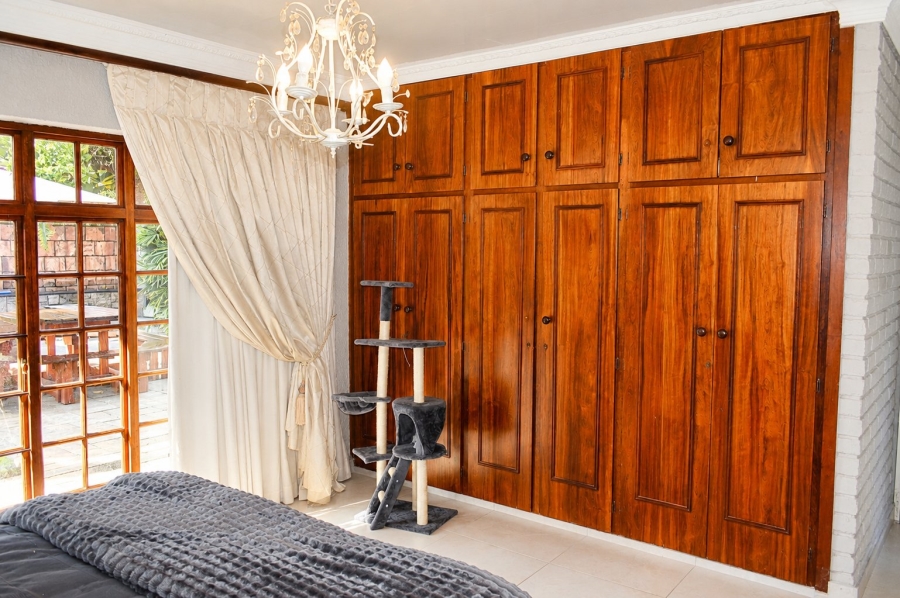 5 Bedroom Property for Sale in Wilkoppies North West